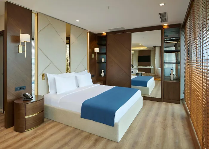 Ciragan Bosphorus 4*