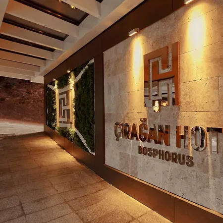 Ciragan Bosphorus Istanboel