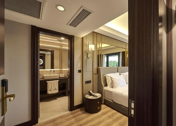 Ciragan Bosphorus 4*